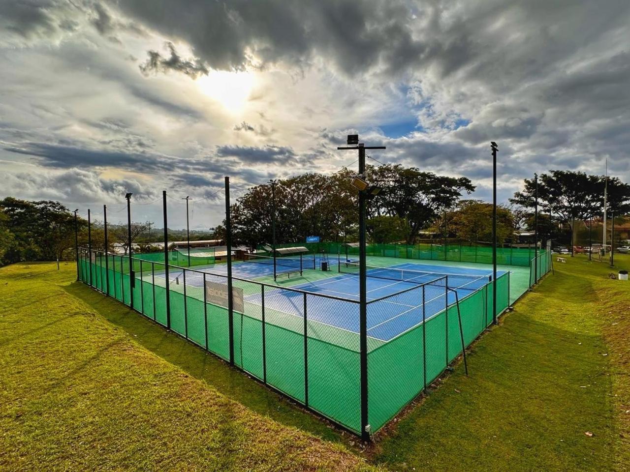 Cr Mariposa Rentals Comfortable Penthouse, Ac, Pool, Gym, Tennis ซานตาอานา ภายนอก รูปภาพ