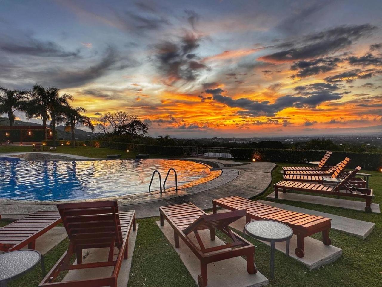 Cr Mariposa Rentals Comfortable Penthouse, Ac, Pool, Gym, Tennis ซานตาอานา ภายนอก รูปภาพ